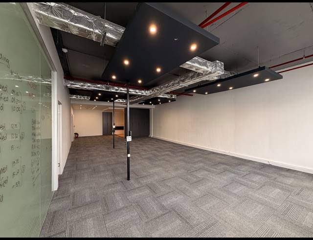 148M² OFFICE TO LET IN SEA POINT